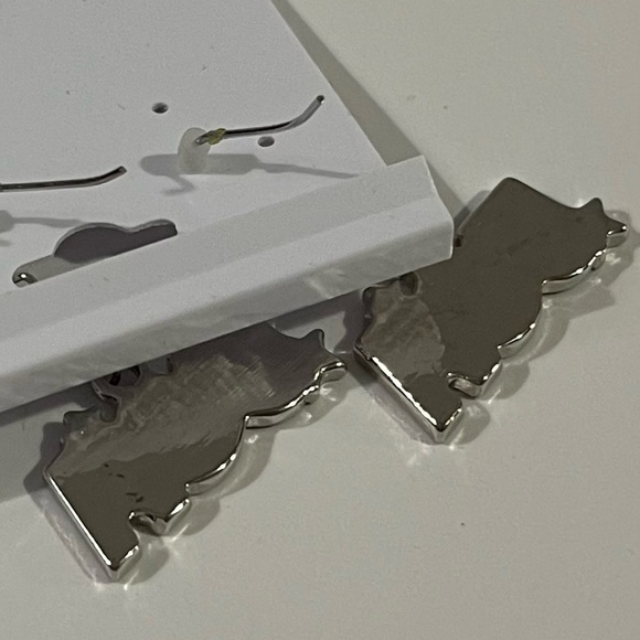 NEW Patriotic USA Dangle Earrings - Picture 2 of 2